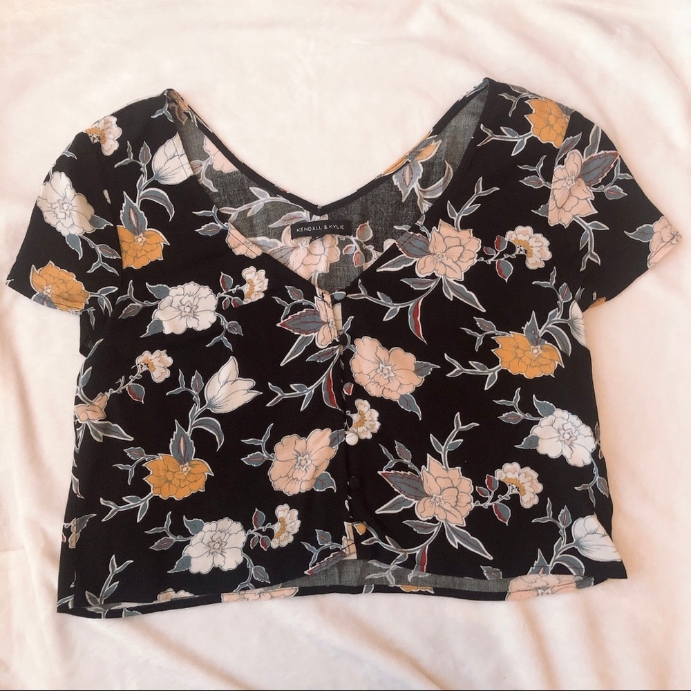 Floral Vneck Button Cropped Blouse